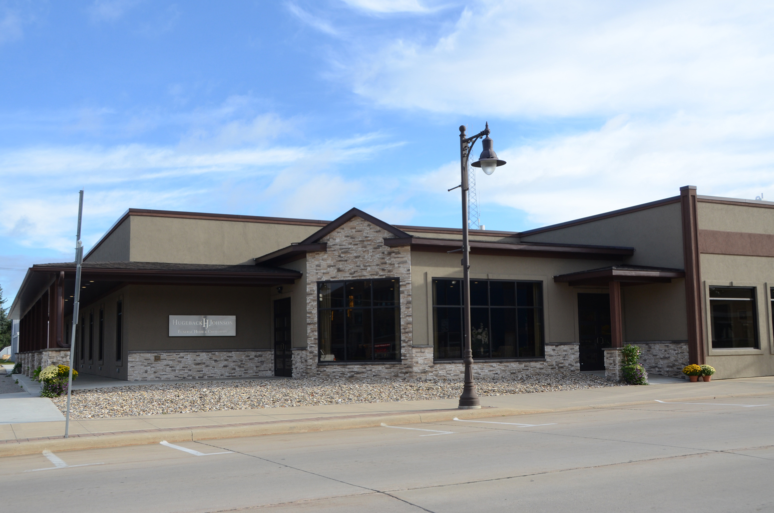 Hugeback_Johnson_Funeral_Home_04